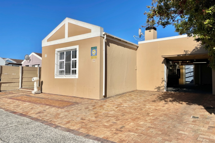 To Let 3 Bedroom Property for Rent in Strandfontein Western Cape
